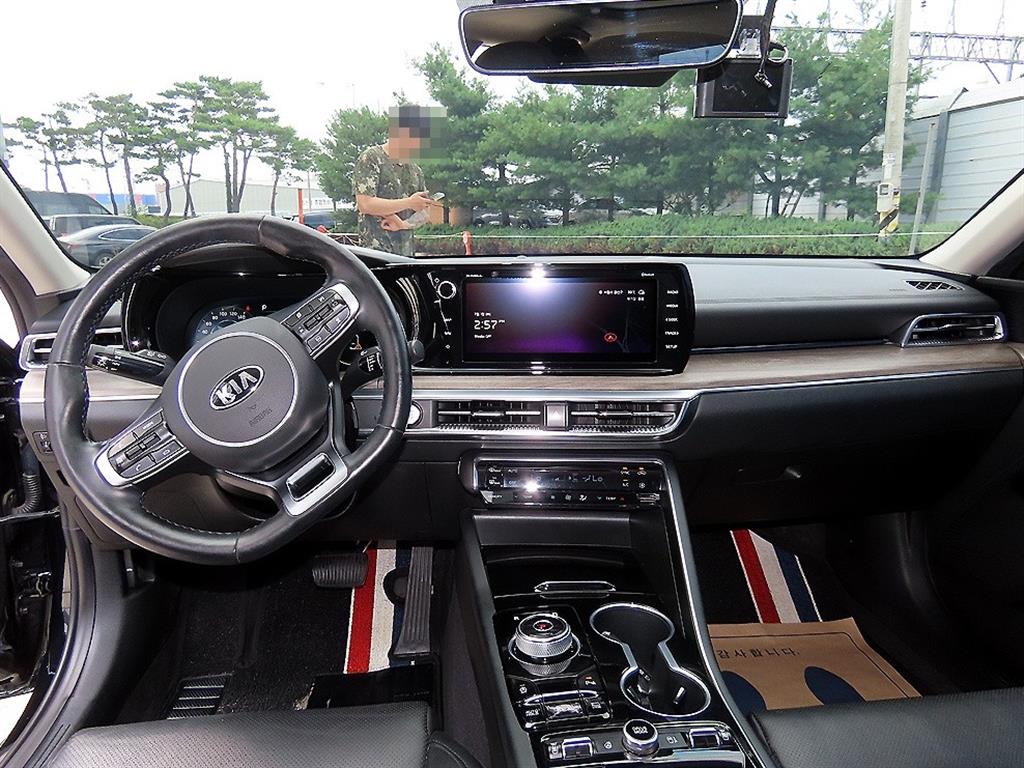 Kia K5 — photo 07