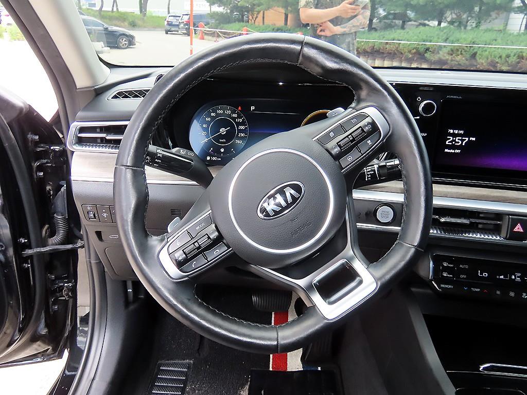 Kia K5 — photo 08