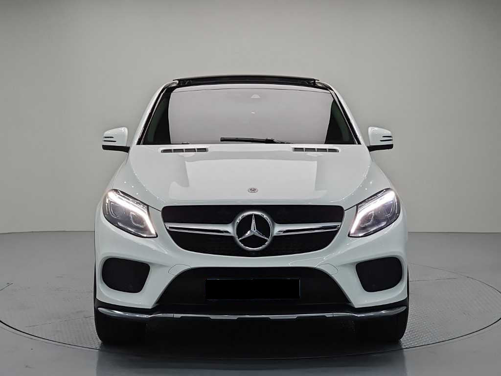 Mercedes-Benz GLE-Class — photo 02