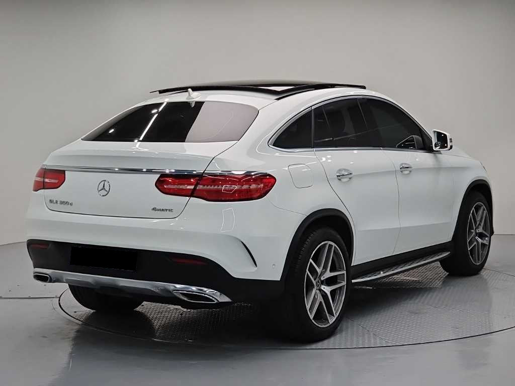 Mercedes-Benz GLE-Class — photo 04