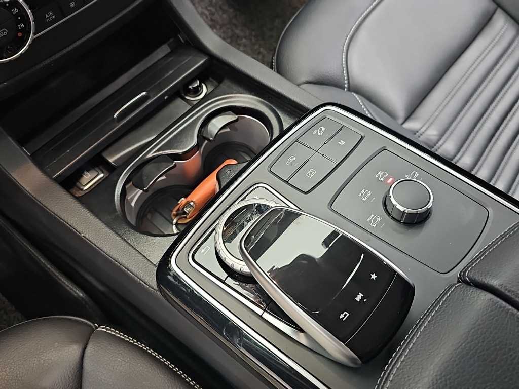 Mercedes-Benz GLE-Class — photo 08