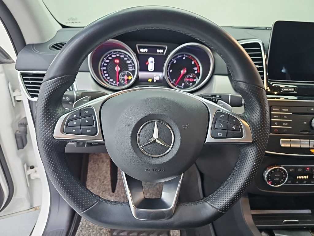 Mercedes-Benz GLE-Class — photo 09