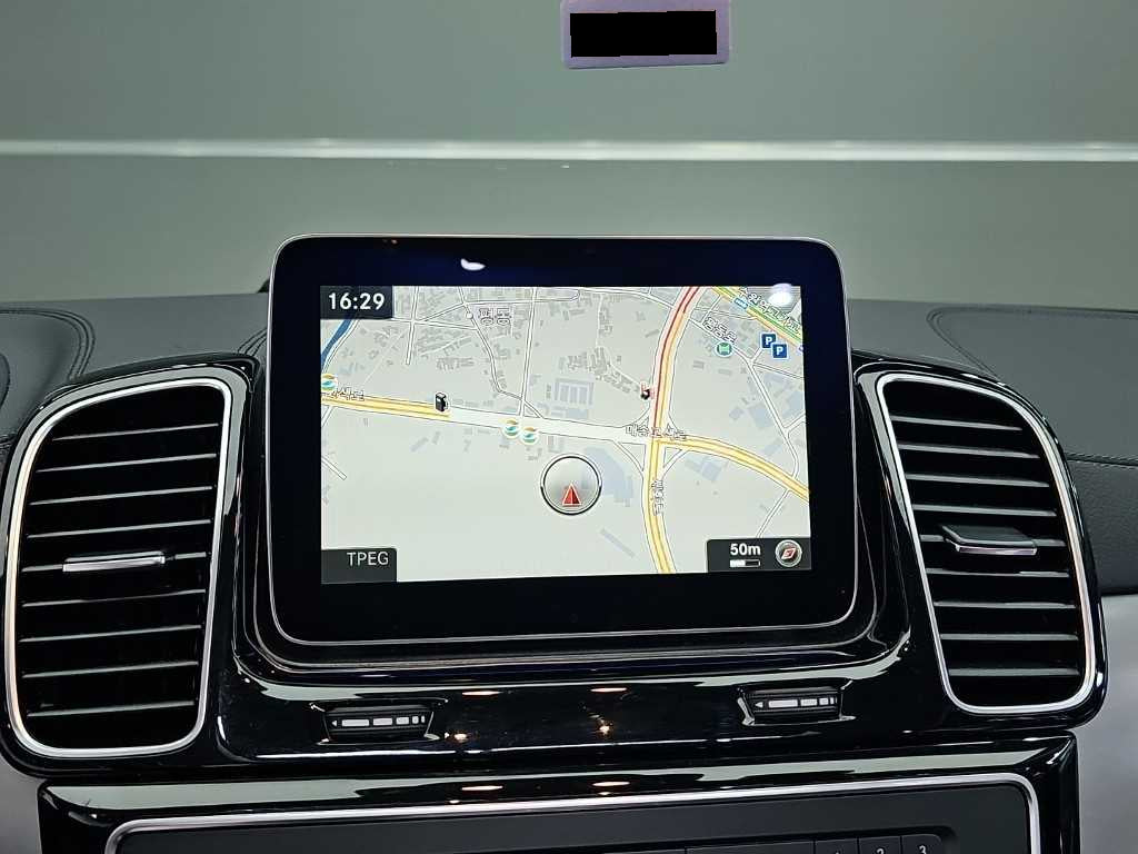 Mercedes-Benz GLE-Class — photo 16