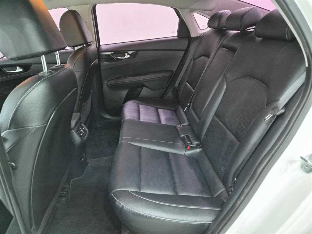 Kia K3 — photo 05