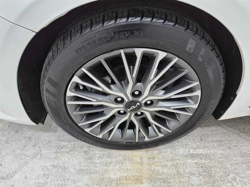 Kia K3 — photo 18
