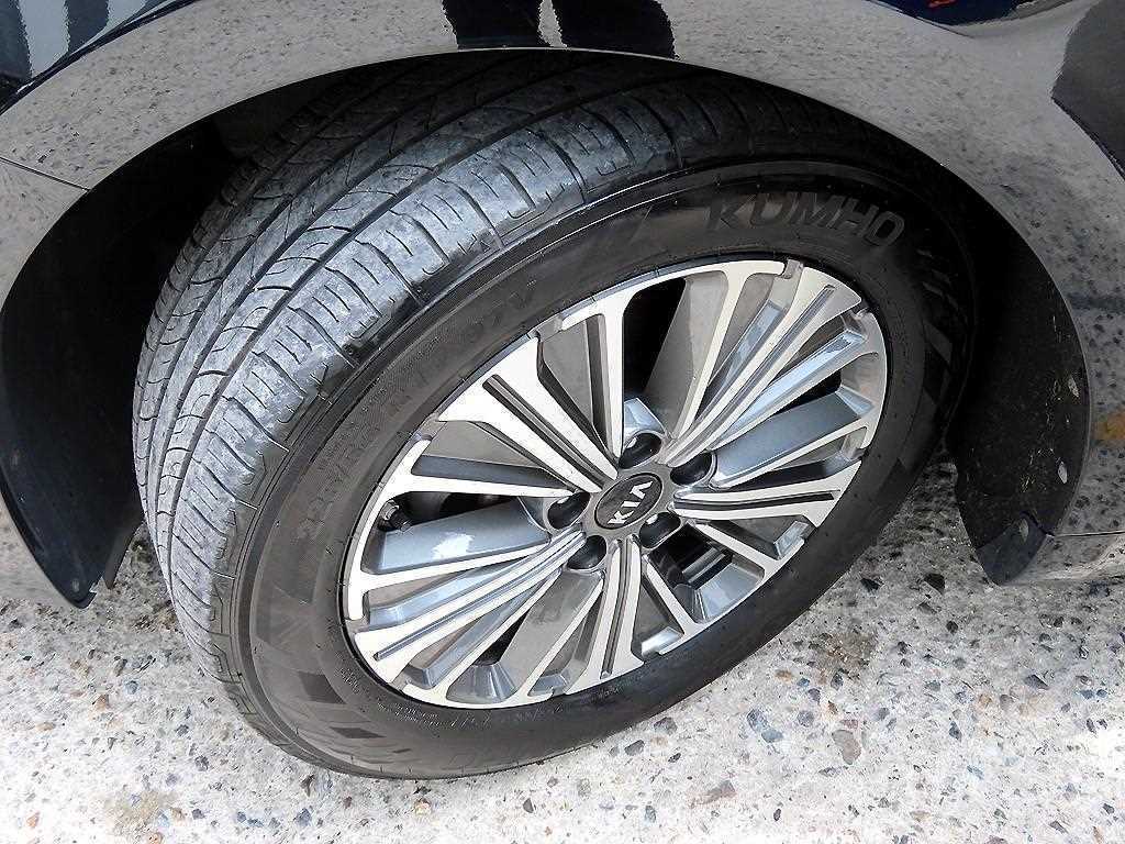 Kia K7 — photo 20