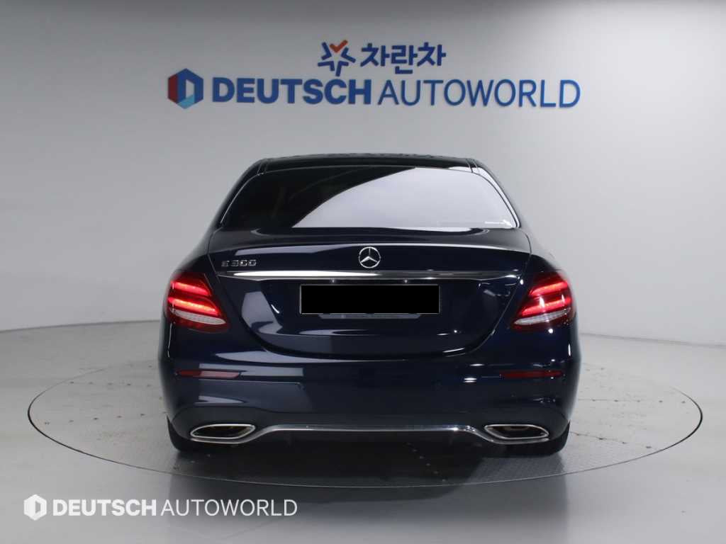 Mercedes-Benz E-Class — photo 04