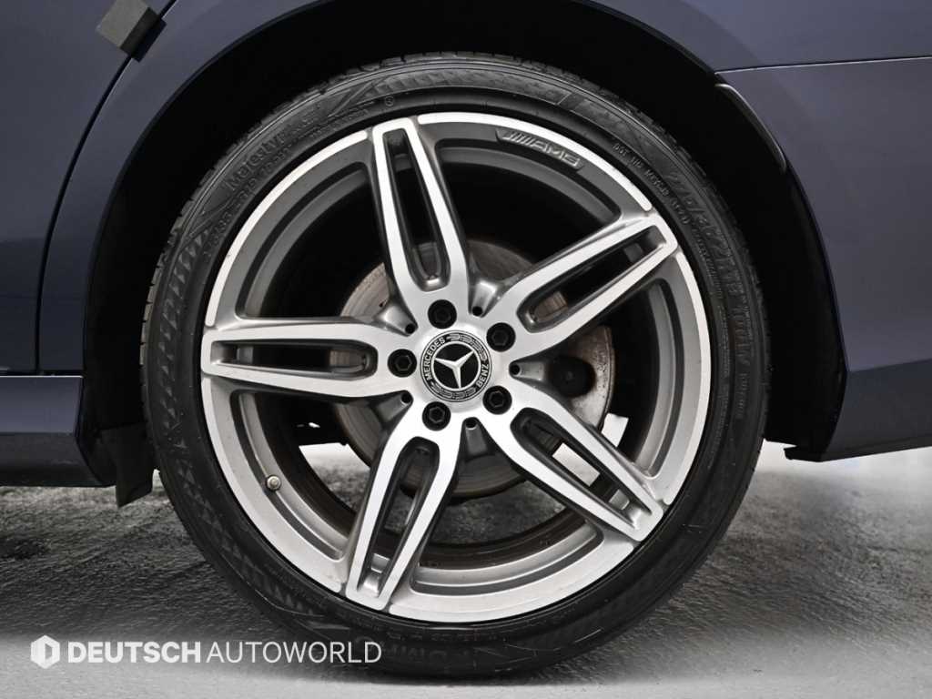 Mercedes-Benz E-Class — photo 05
