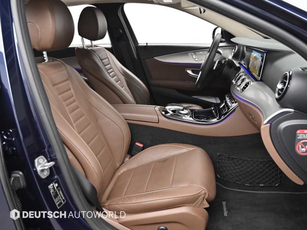 Mercedes-Benz E-Class — photo 10
