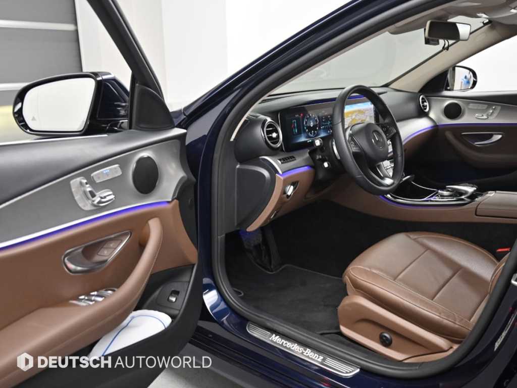 Mercedes-Benz E-Class — photo 11