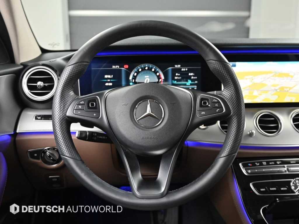 Mercedes-Benz E-Class — photo 13