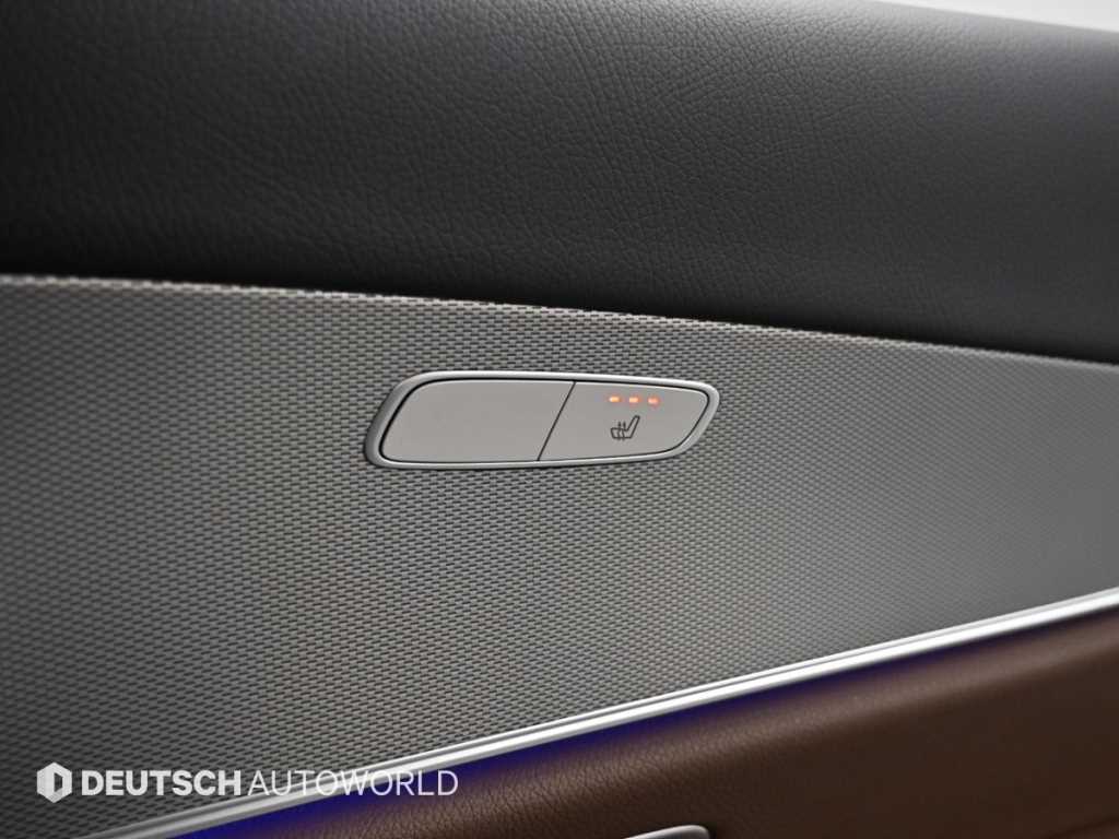 Mercedes-Benz E-Class — photo 16