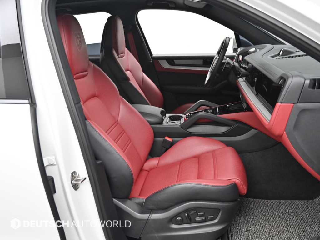 Porsche Cayenne — photo 10