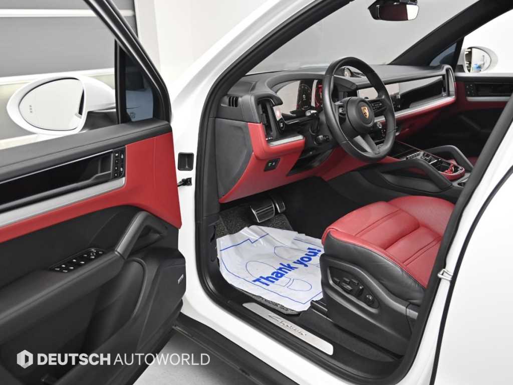 Porsche Cayenne — photo 11