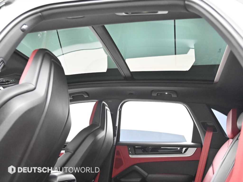 Porsche Cayenne — photo 18
