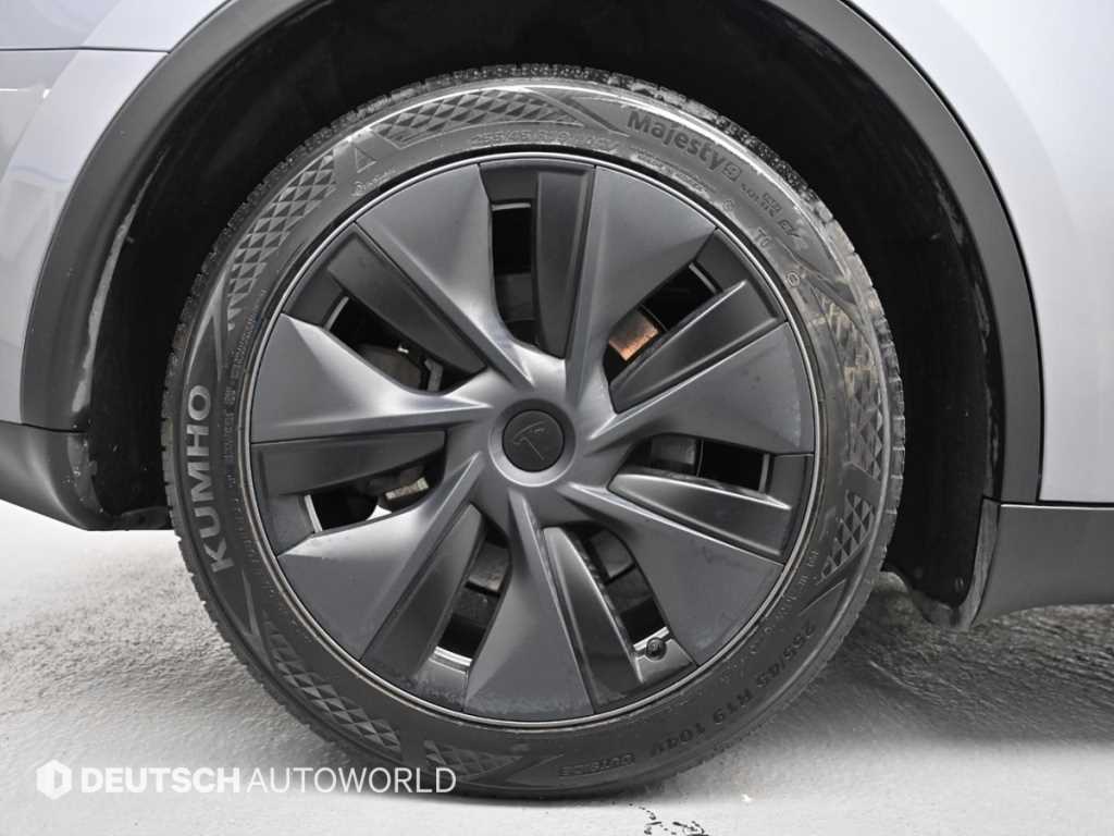 Tesla Model Y — photo 05