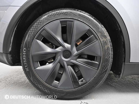 Tesla Model Y — photo 05