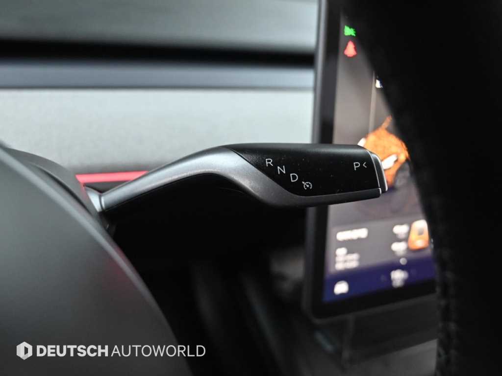 Tesla Model Y — photo 09
