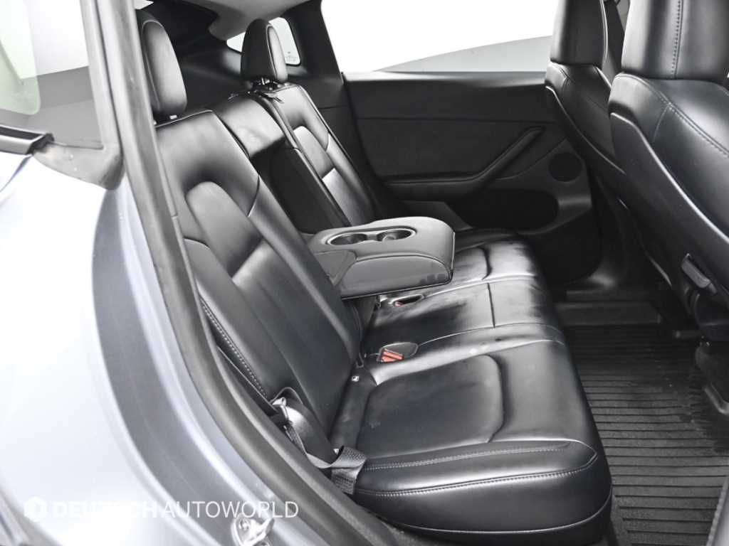 Tesla Model Y — photo 12