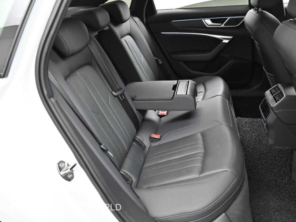 Audi A6 — photo 12