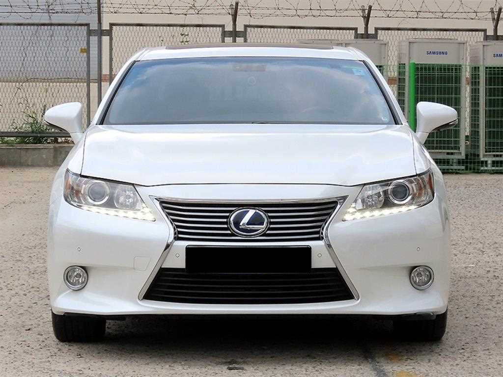 Lexus ES — photo 01