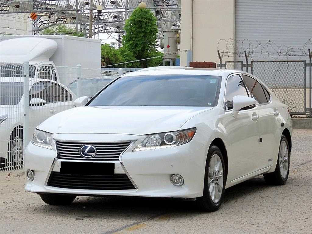 Lexus ES — photo 02