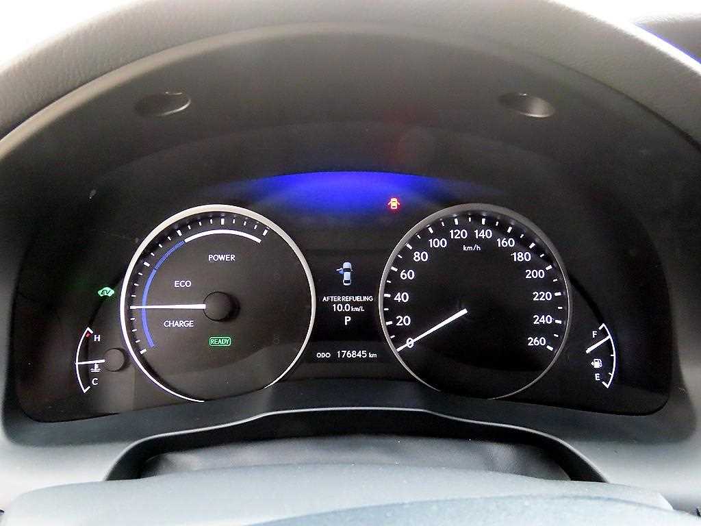 Lexus ES — photo 09