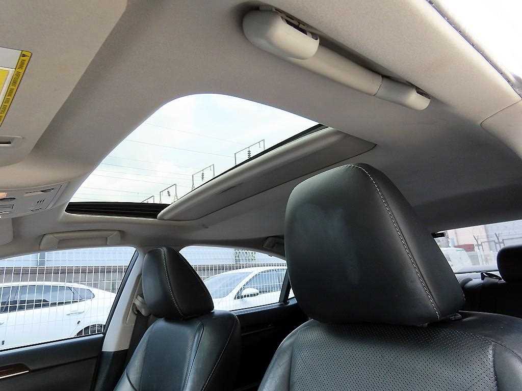 Lexus ES — photo 18
