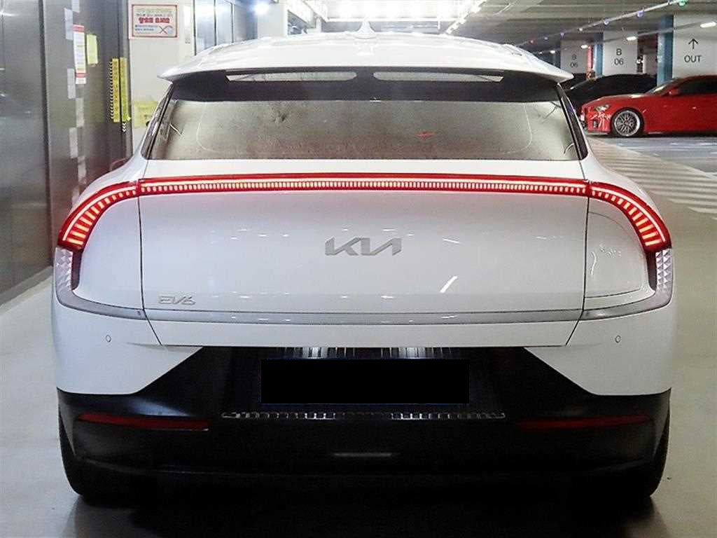 Kia EV6 — photo 05