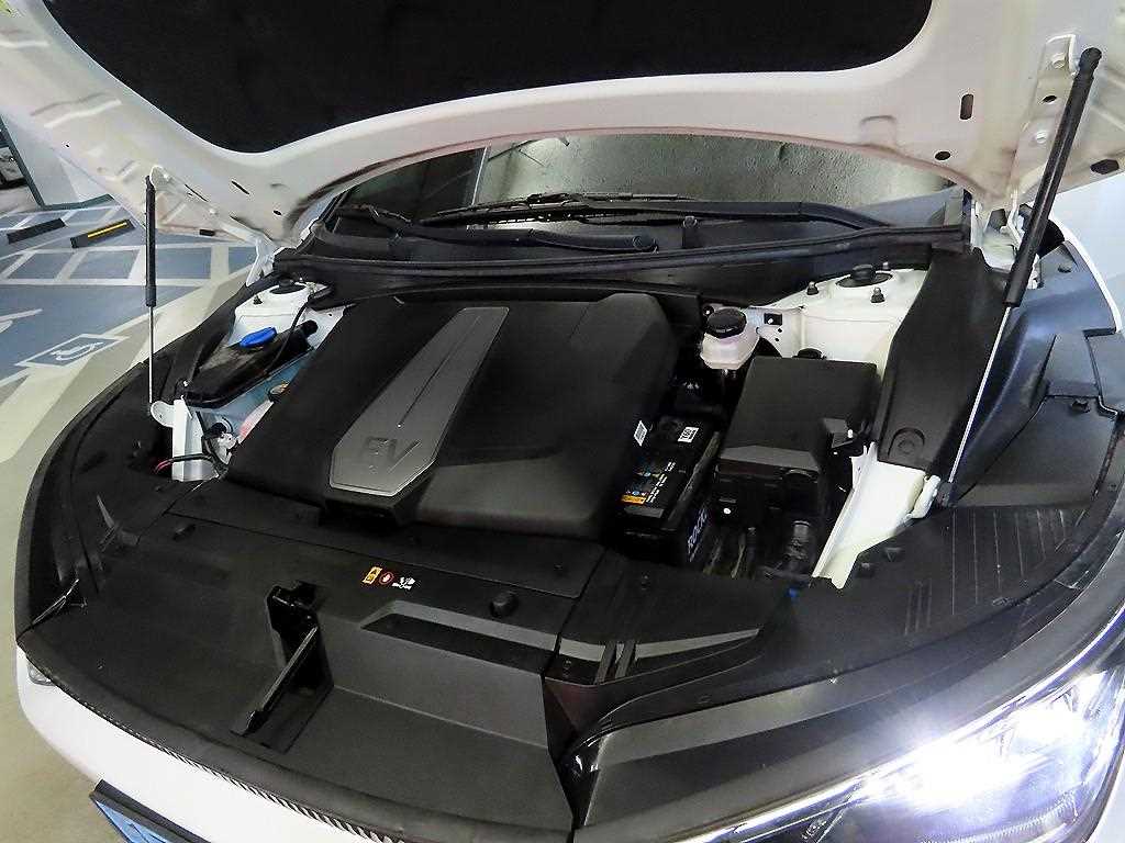 Kia EV6 — photo 19
