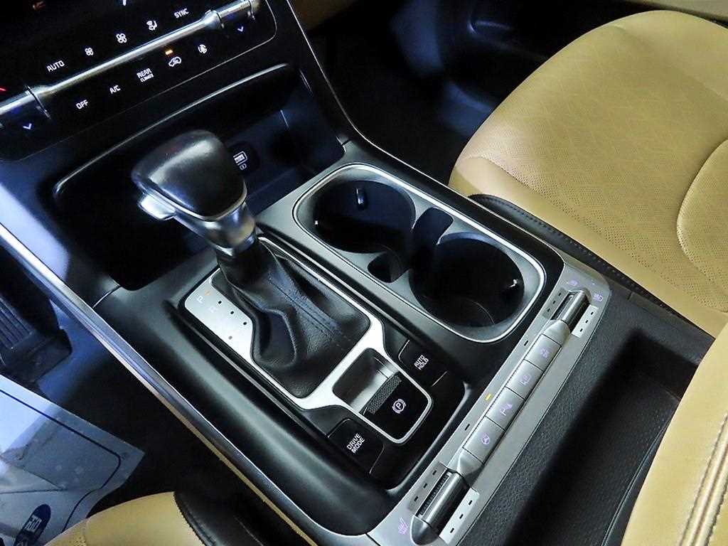 Kia Carnival — photo 12