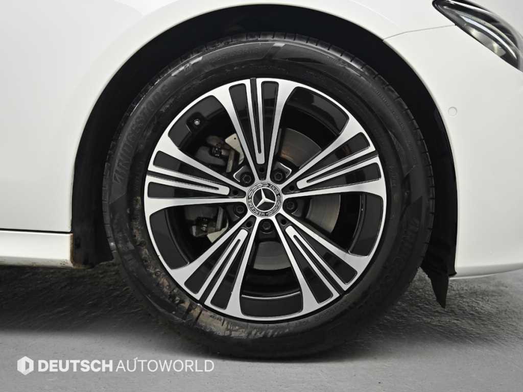 Mercedes-Benz E-Class — photo 05