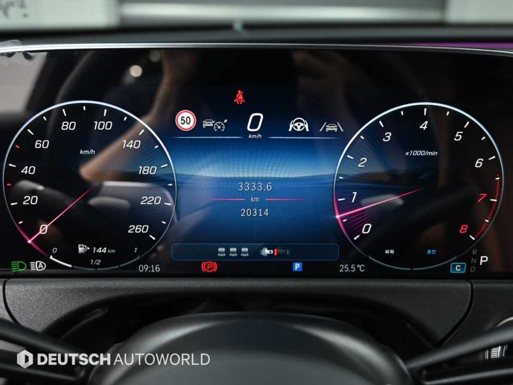 Mercedes-Benz E-Class — photo 08