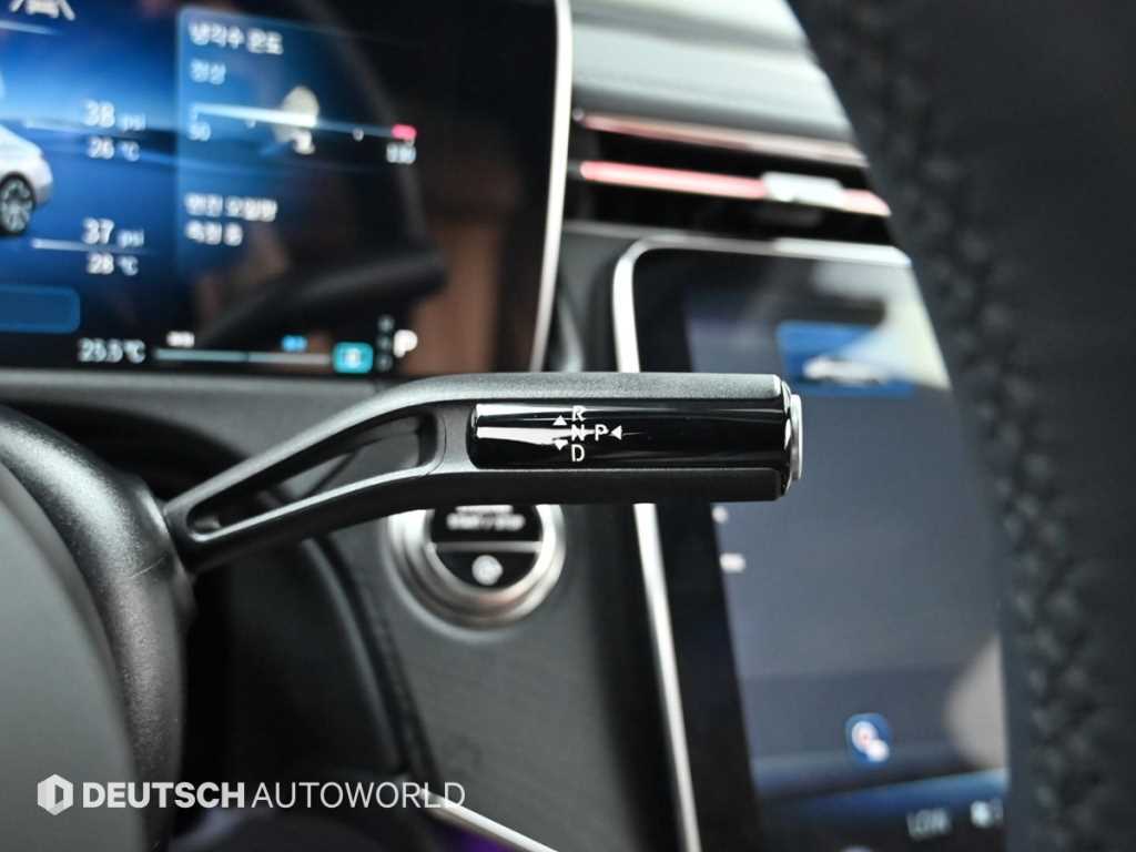 Mercedes-Benz E-Class — photo 09