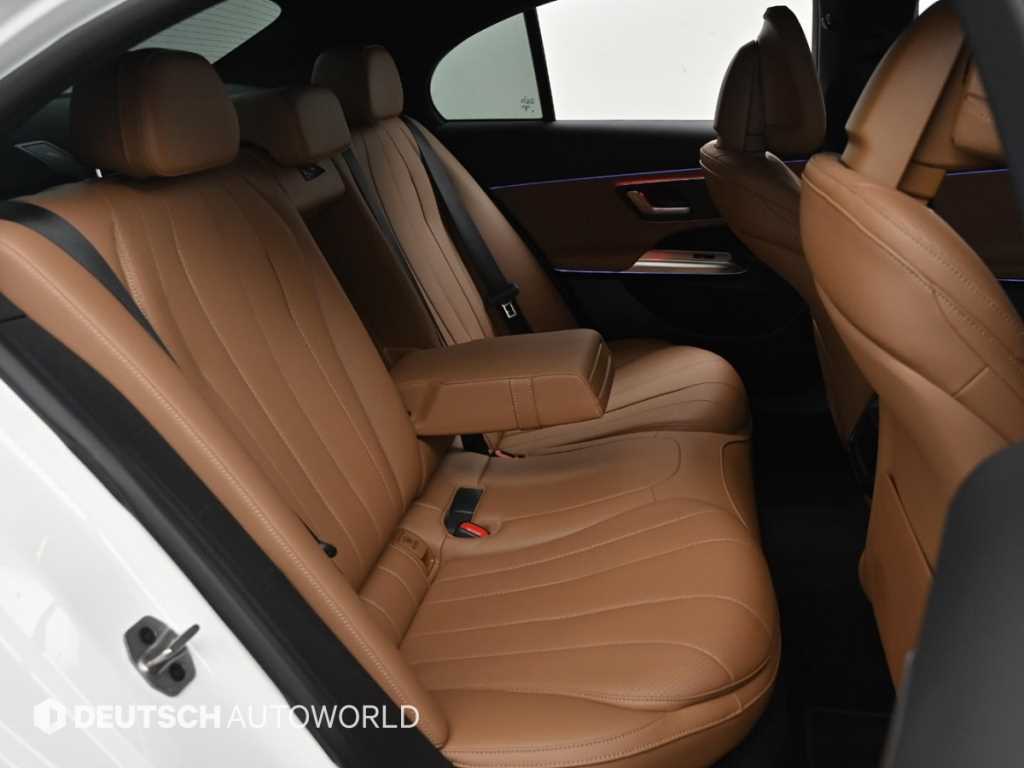 Mercedes-Benz E-Class — photo 12