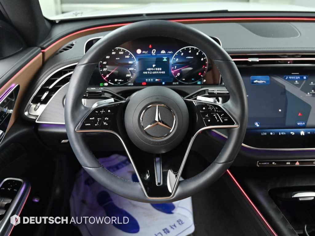 Mercedes-Benz E-Class — photo 13