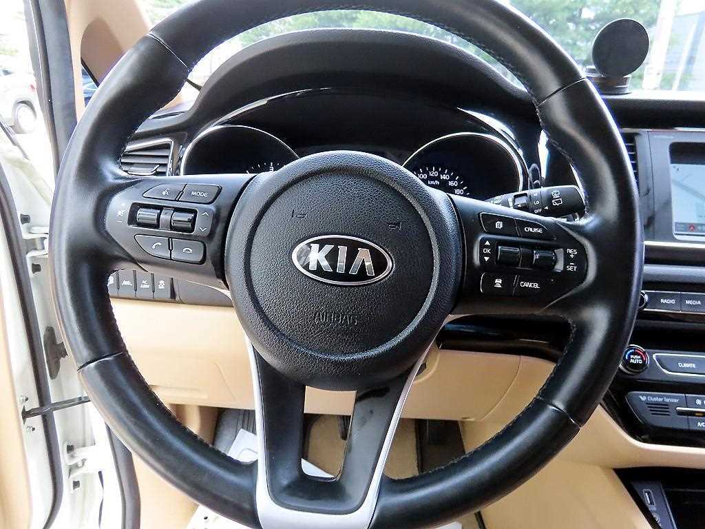 Kia Carnival — photo 09