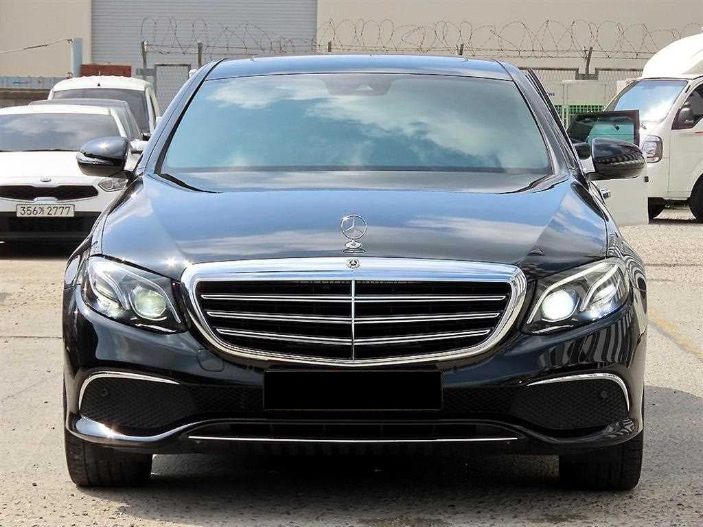 Mercedes-Benz E-Class — photo 01