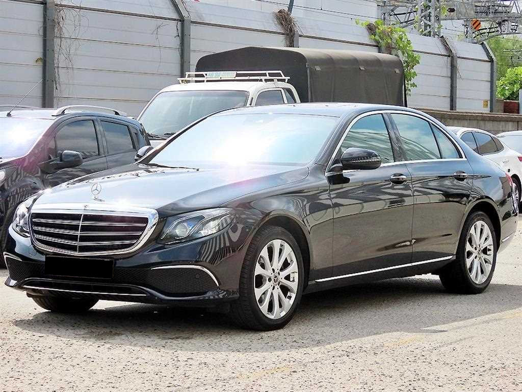 Mercedes-Benz E-Class — photo 02