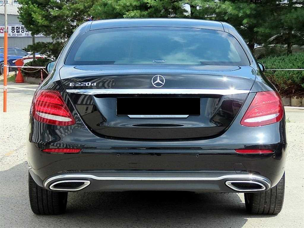 Mercedes-Benz E-Class — photo 04