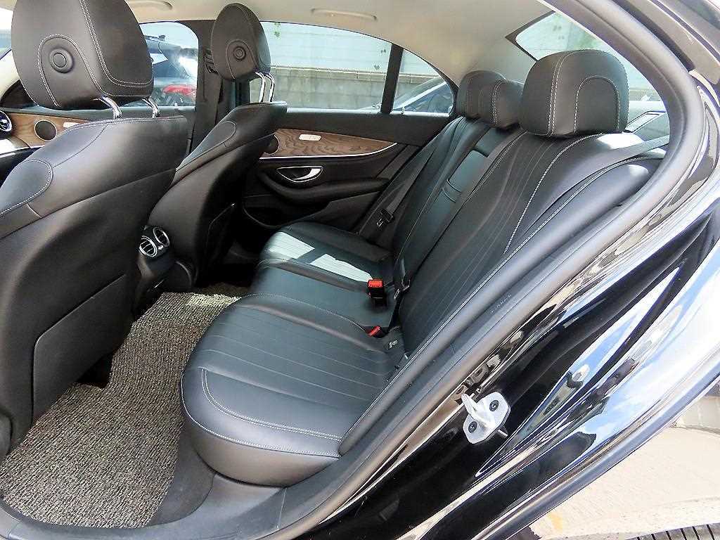 Mercedes-Benz E-Class — photo 06