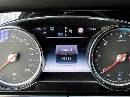 Mercedes-Benz E-Class — photo 09