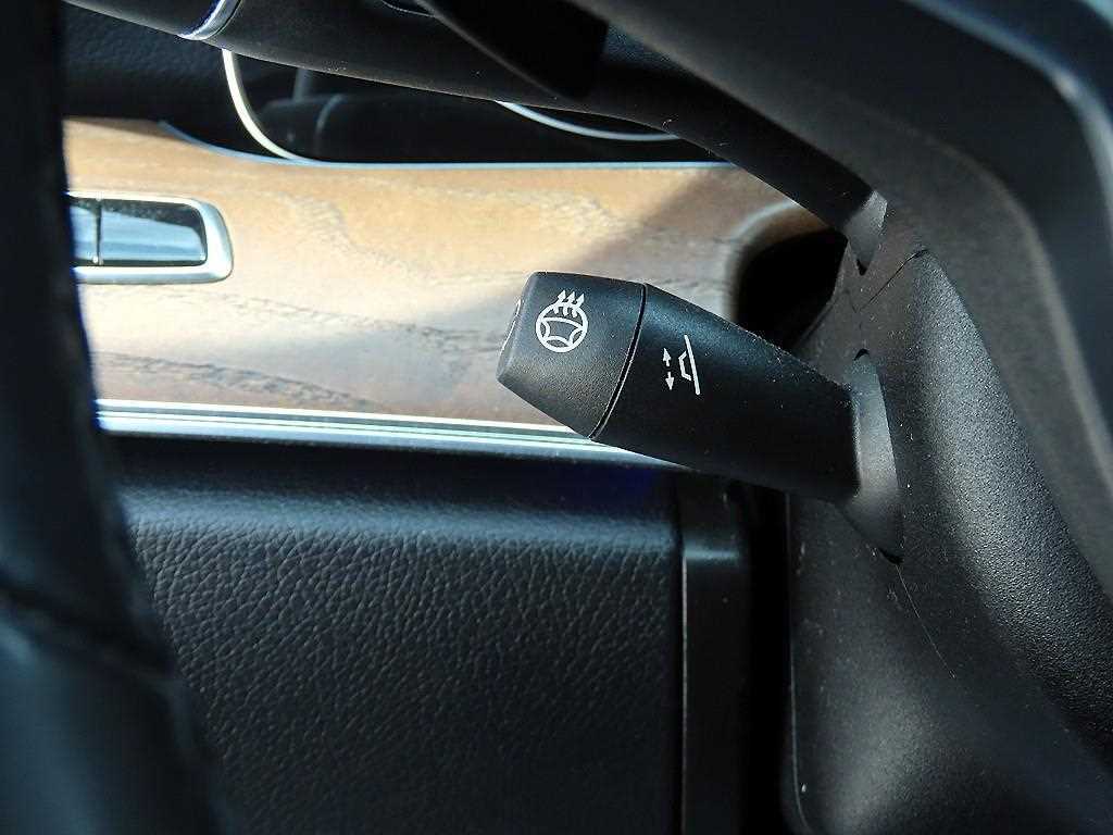 Mercedes-Benz E-Class — photo 12