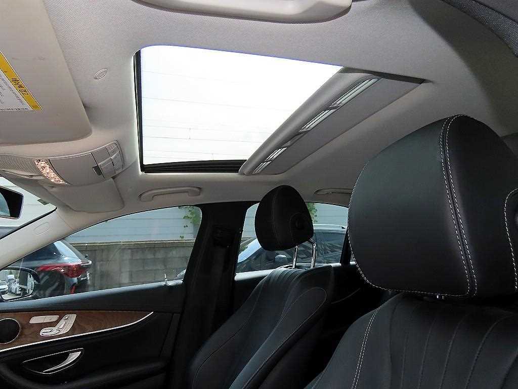 Mercedes-Benz E-Class — photo 17