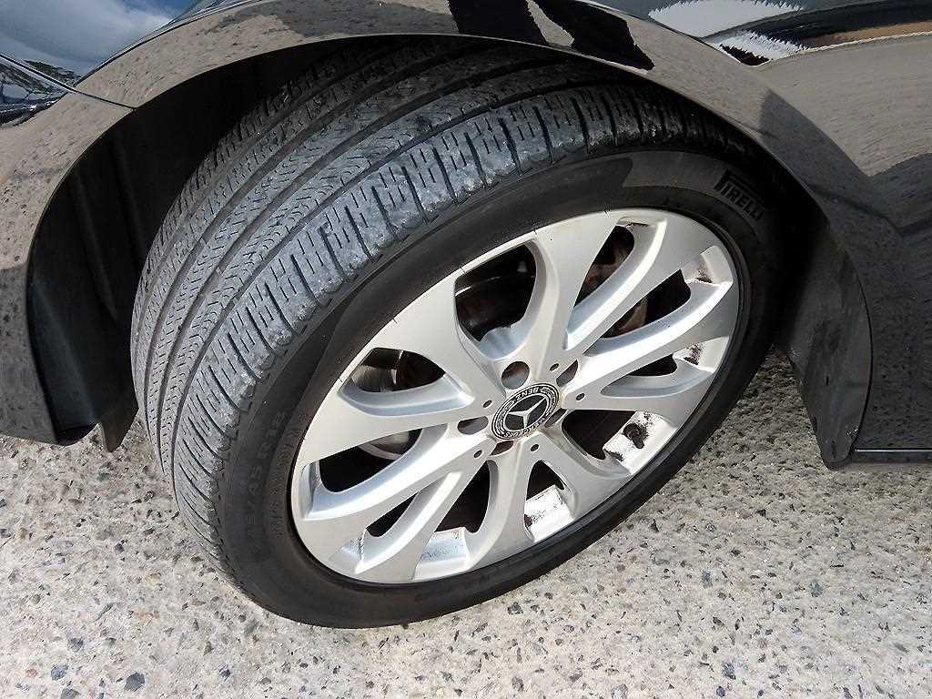 Mercedes-Benz E-Class — photo 20