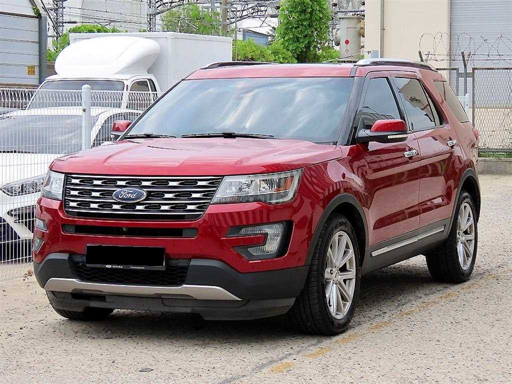 Ford Explorer — photo 02