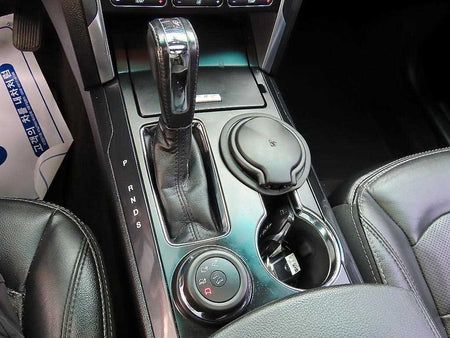 Ford Explorer — photo 10