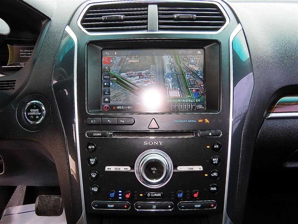 Ford Explorer — photo 13