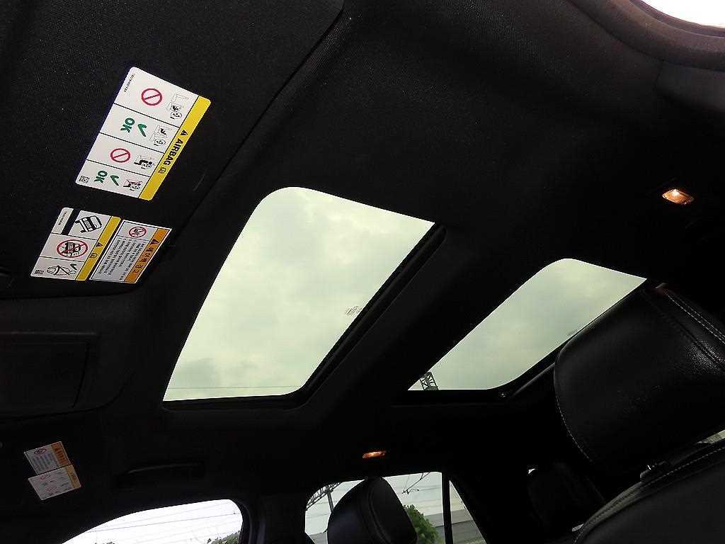 Ford Explorer — photo 16