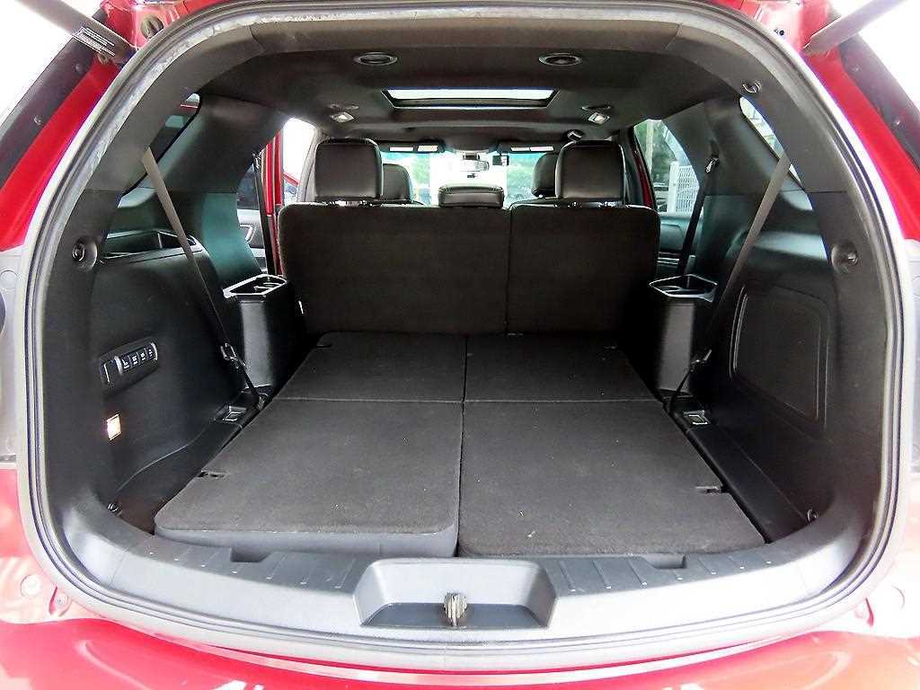 Ford Explorer — photo 17